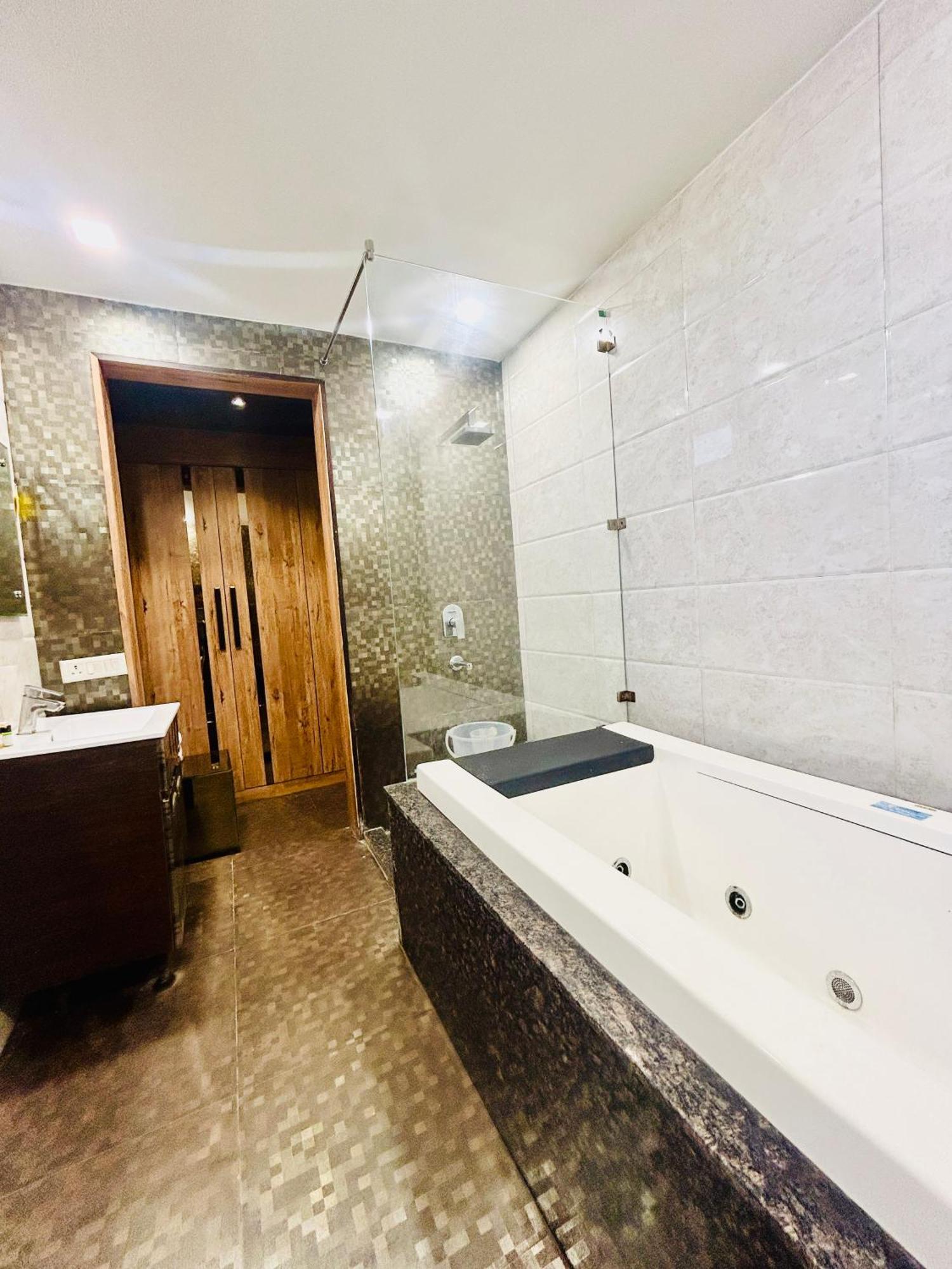 Hotel Gold Souk - Karol Bagh Дели Экстерьер фото