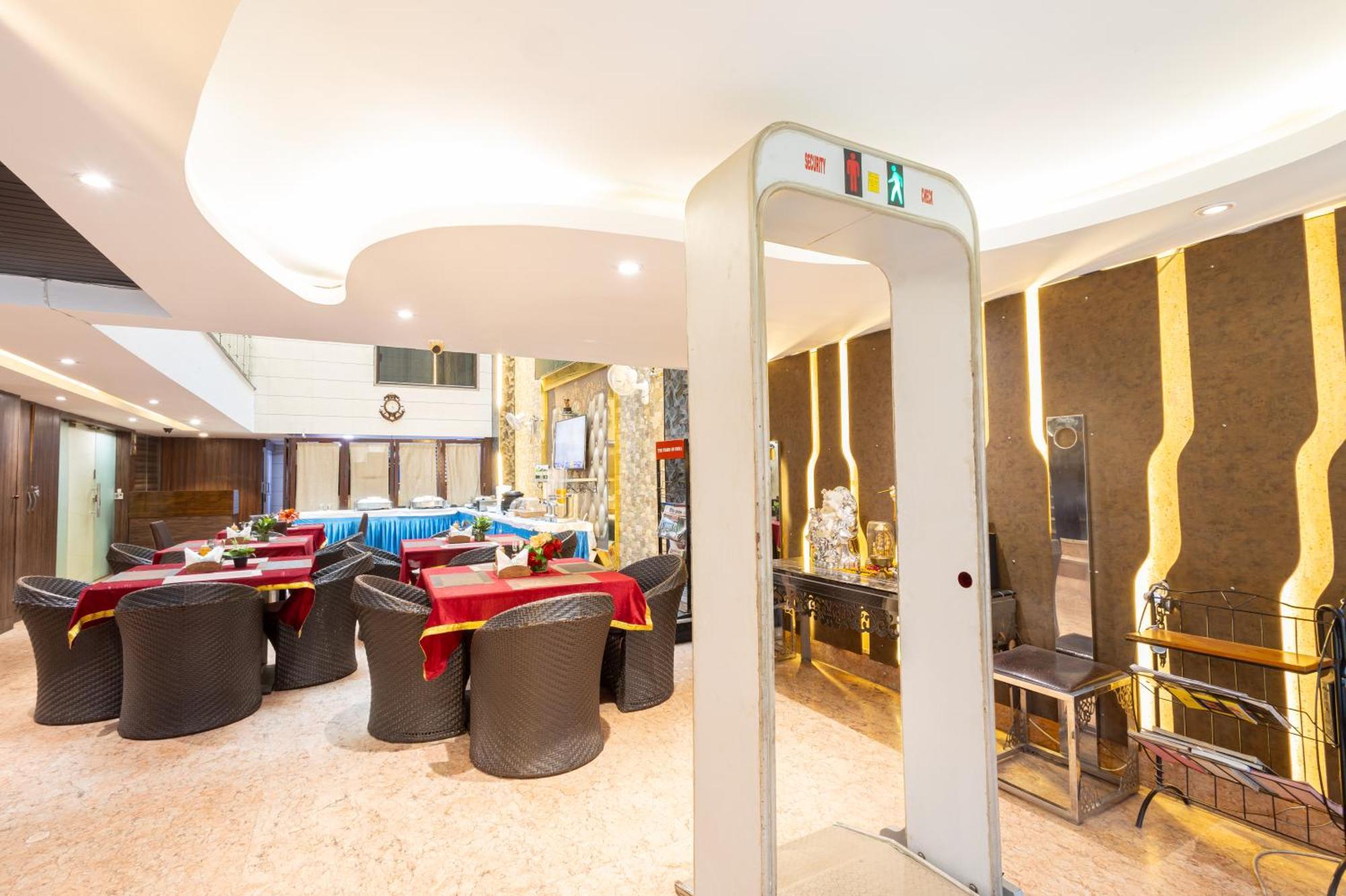 Hotel Gold Souk - Karol Bagh Дели Экстерьер фото