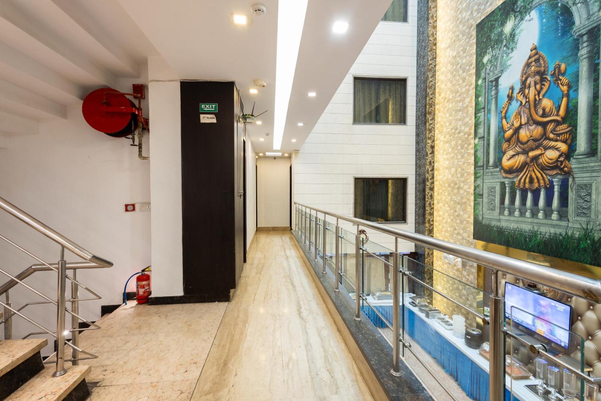 Hotel Gold Souk - Karol Bagh Дели Экстерьер фото