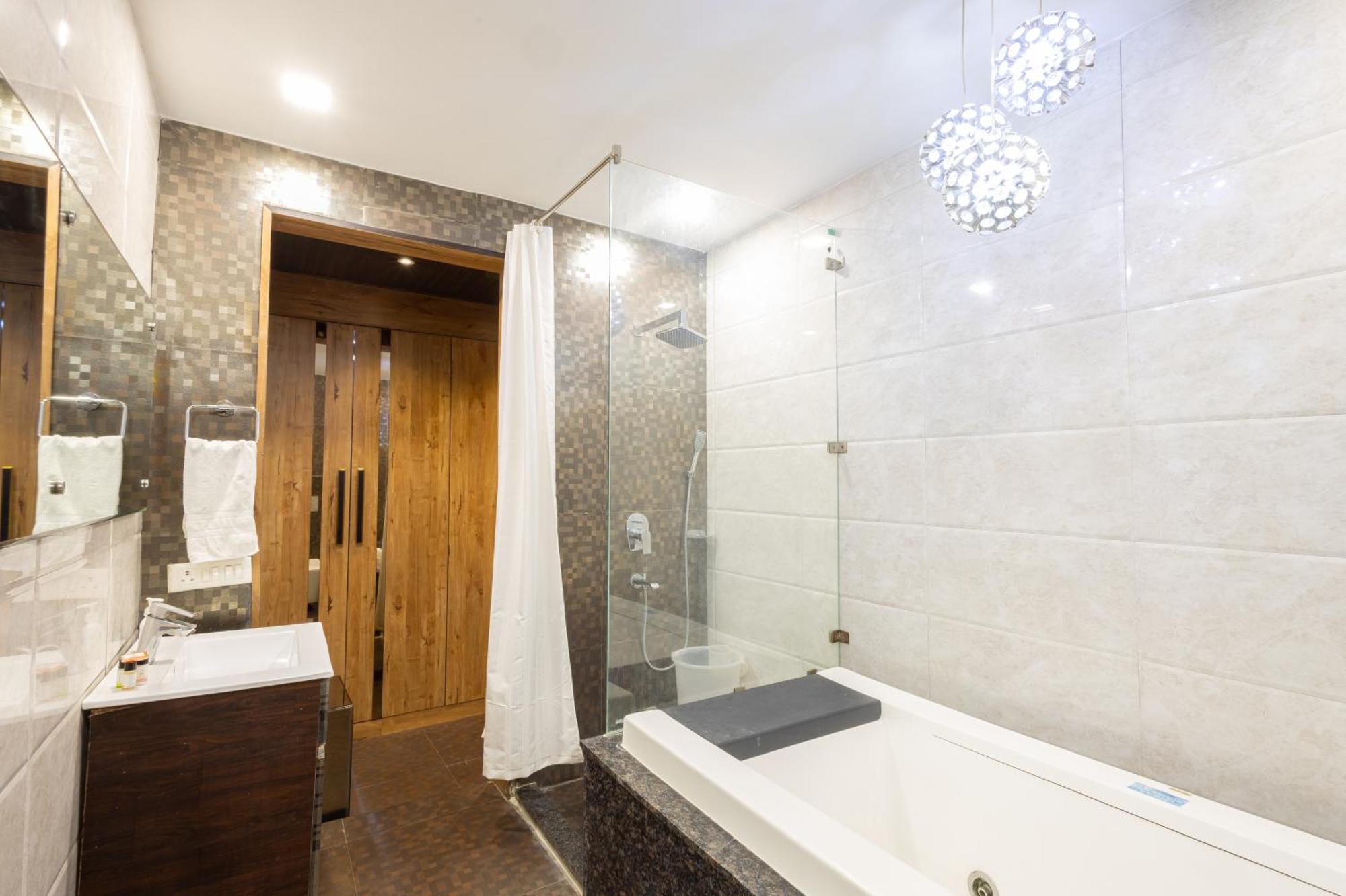 Hotel Gold Souk - Karol Bagh Дели Экстерьер фото