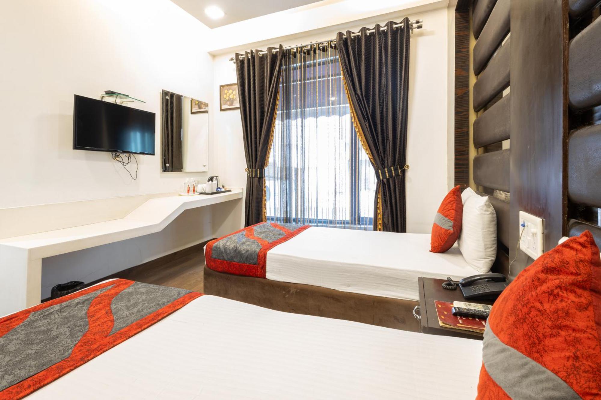Hotel Gold Souk - Karol Bagh Дели Экстерьер фото