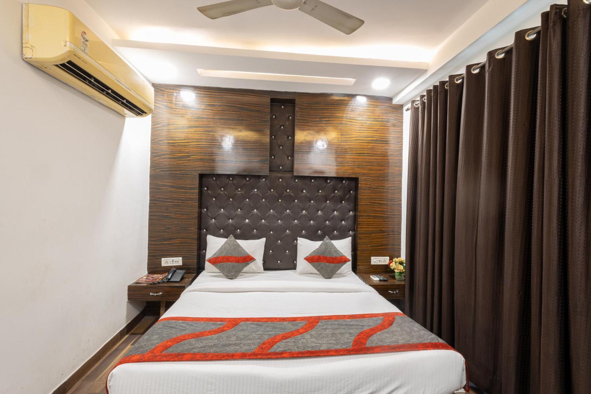 Hotel Gold Souk - Karol Bagh Дели Экстерьер фото