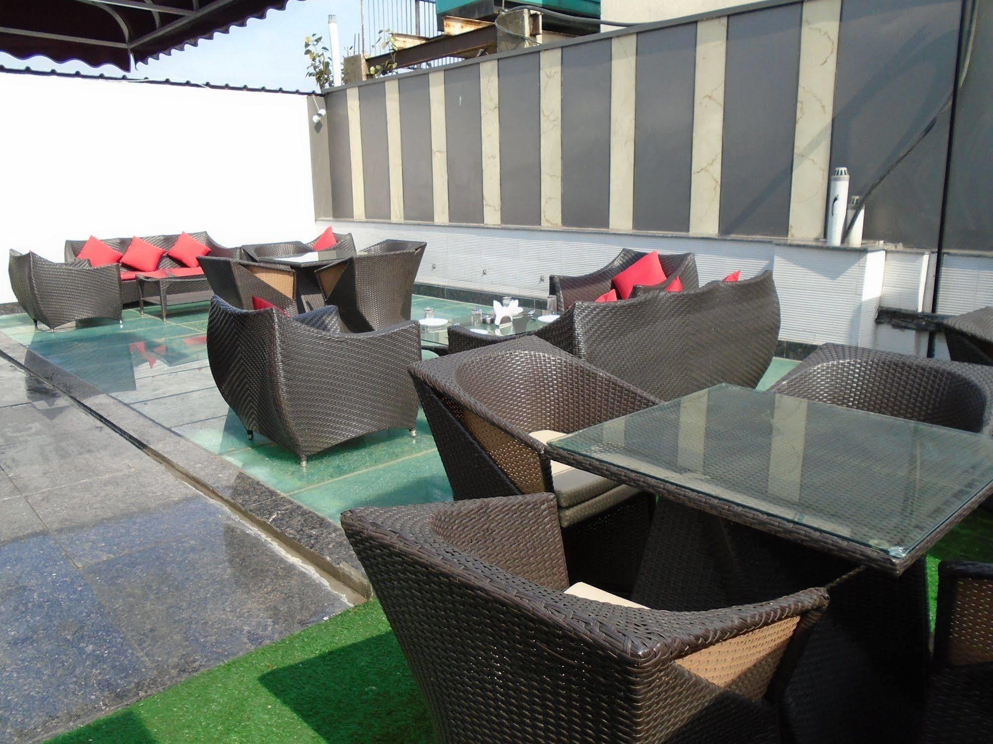 Hotel Gold Souk - Karol Bagh Дели Экстерьер фото