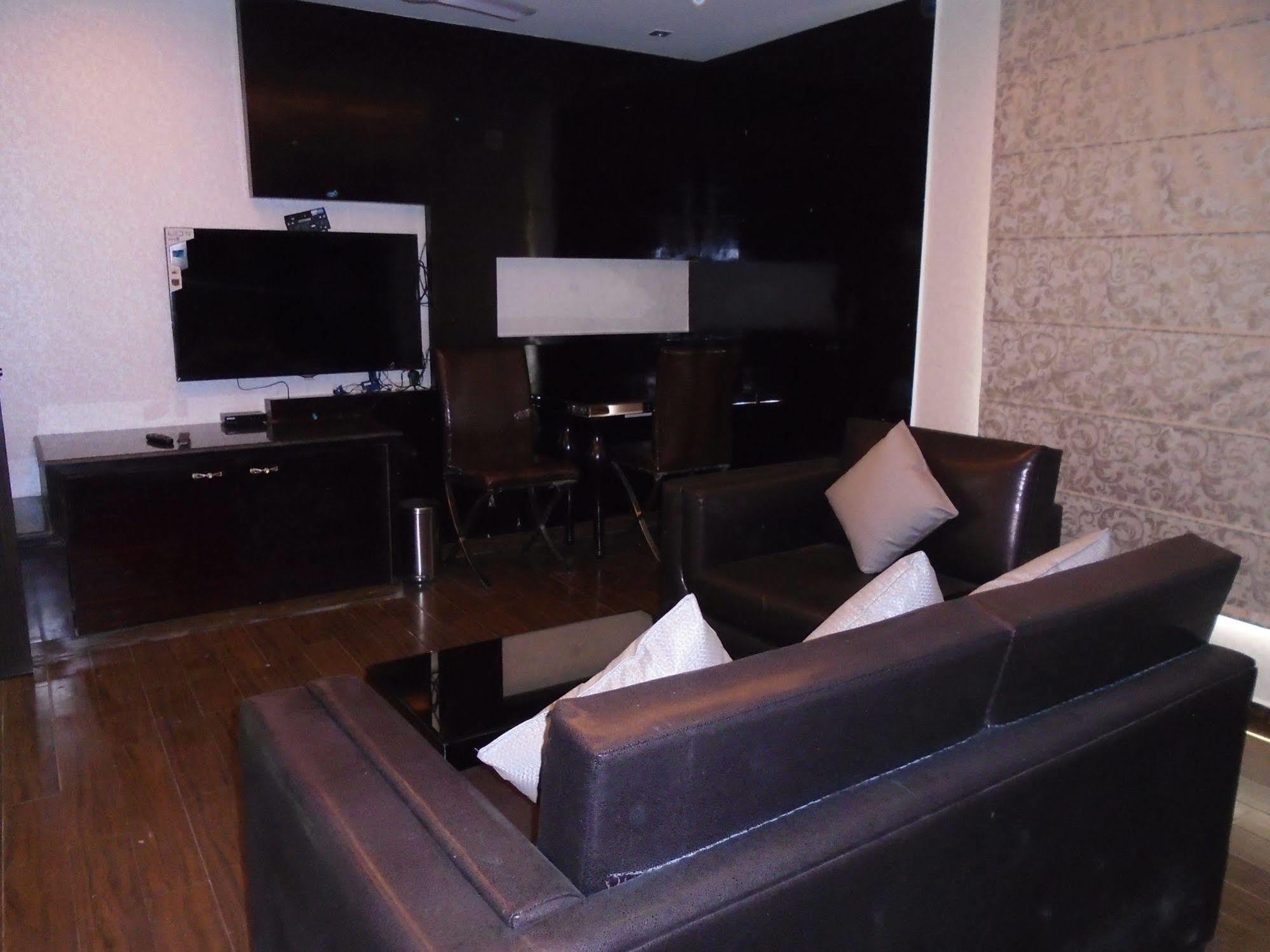 Hotel Gold Souk - Karol Bagh Дели Экстерьер фото