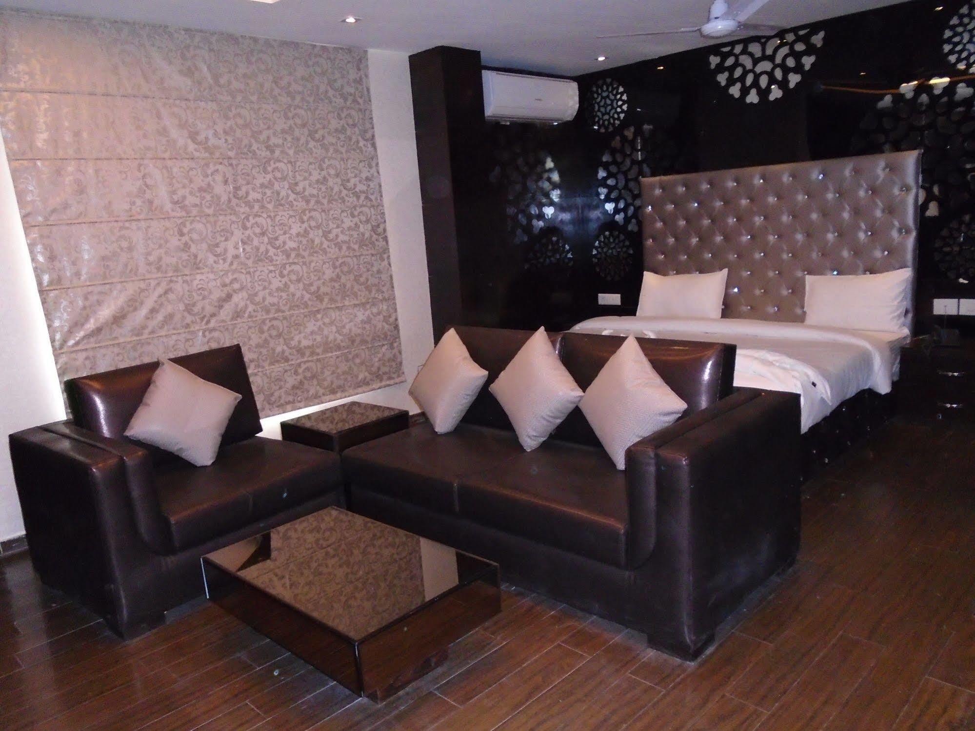 Hotel Gold Souk - Karol Bagh Дели Экстерьер фото