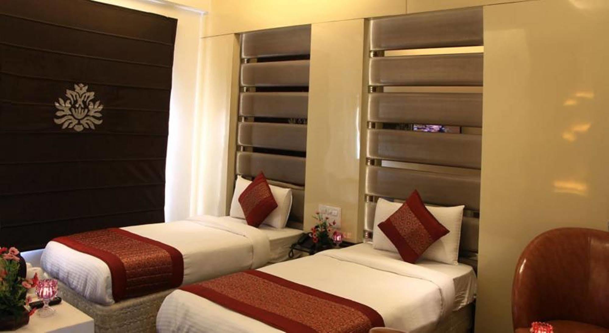 Hotel Gold Souk - Karol Bagh Дели Экстерьер фото