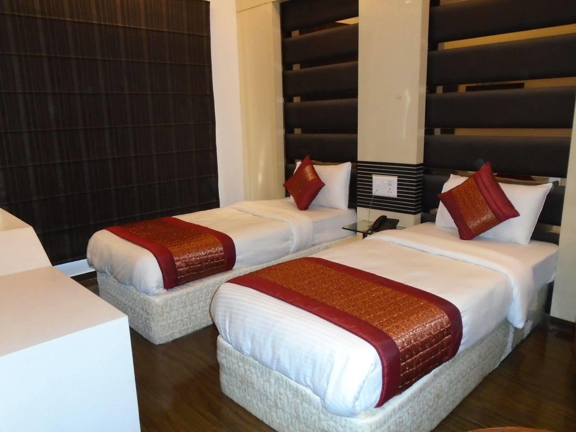 Hotel Gold Souk - Karol Bagh Дели Экстерьер фото
