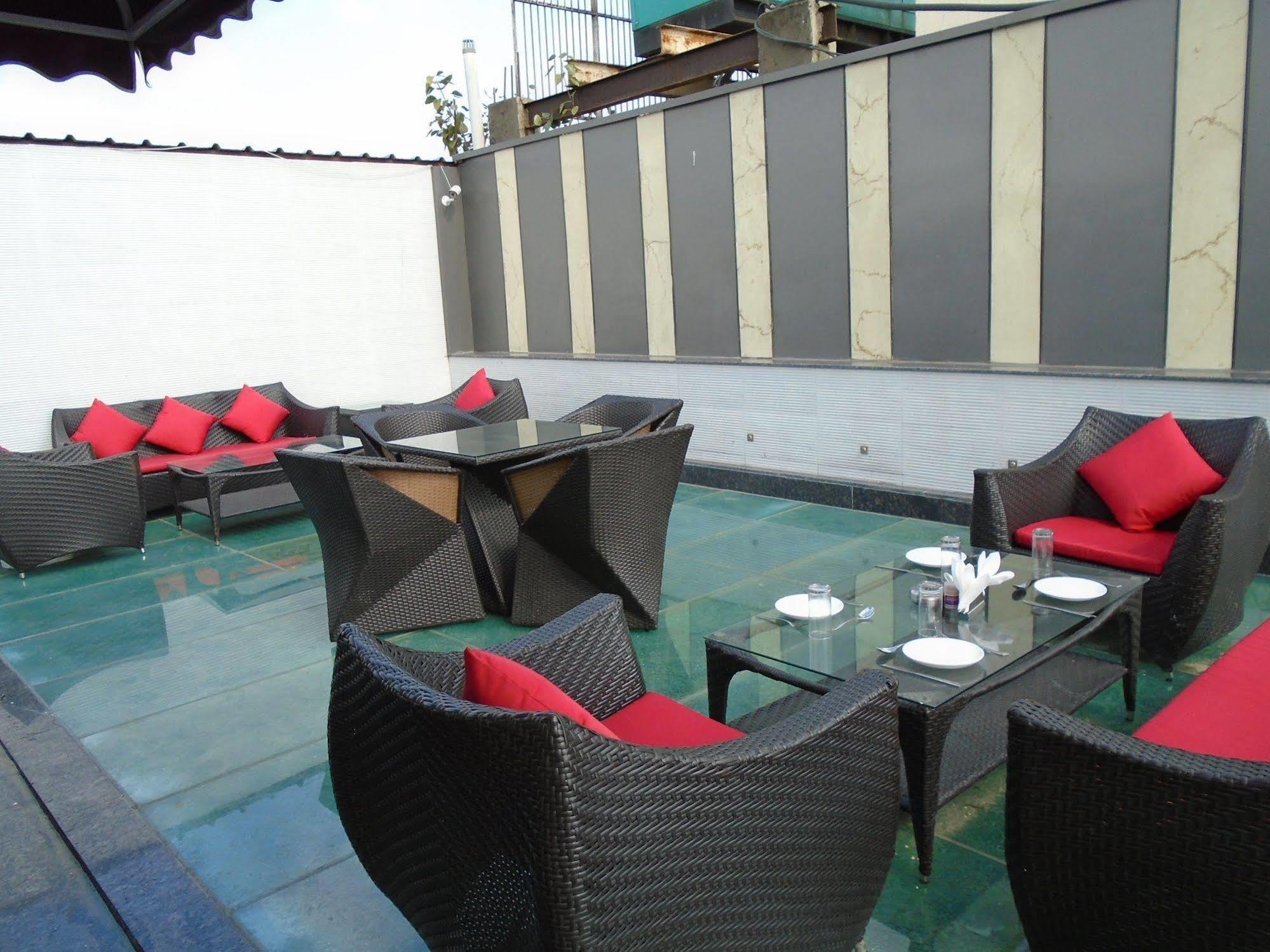 Hotel Gold Souk - Karol Bagh Дели Экстерьер фото