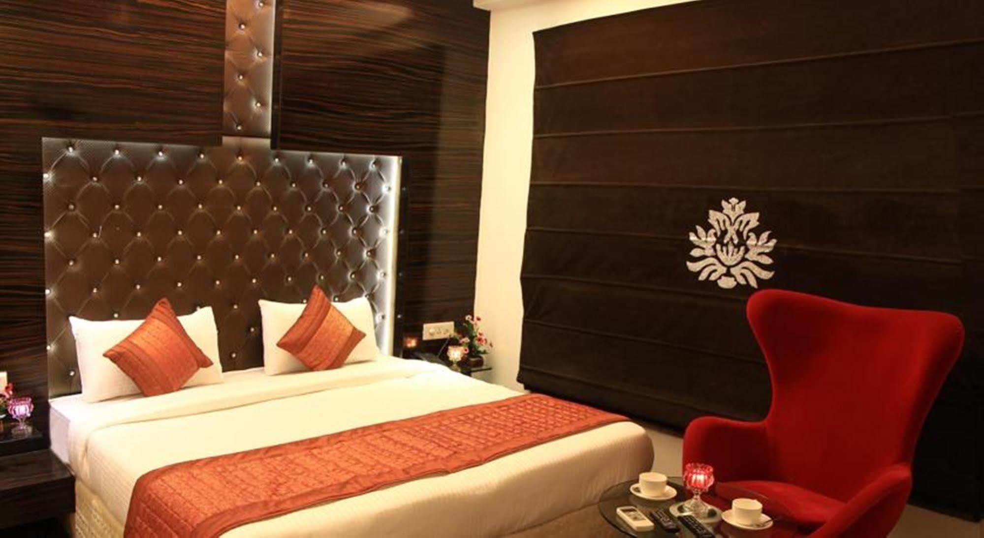 Hotel Gold Souk - Karol Bagh Дели Экстерьер фото